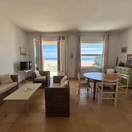 Holiday home Maison Sur La Plage Front De Mer *